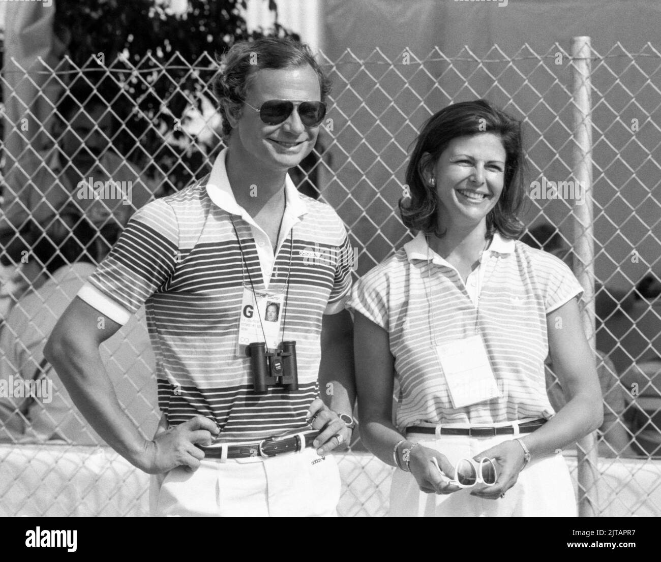 JUEGOS OLÍMPICOS DE VERANO EN LOS ANGELES 1984SWEDISH PAREJA REAL en el estadio Canoe para animar a los atletas suecos éxito Foto de stock