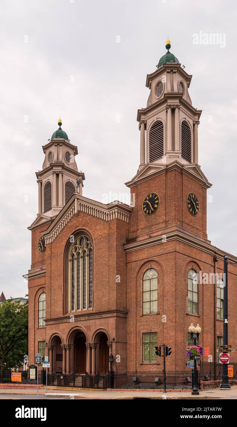 Albany, NY USA - 6 de julio de 2016: Fachada Exterior de la Primera Iglesia, la Segunda Congregación Más Antigua de Nueva York. Foto de stock