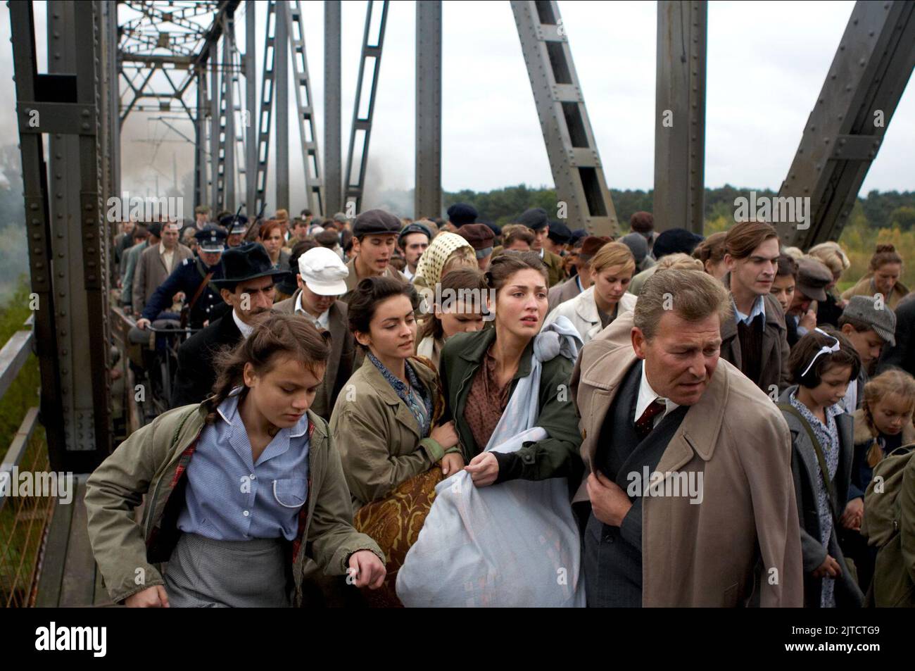 CROWD ON BRIDGE, KATYN, 2007 Foto de stock