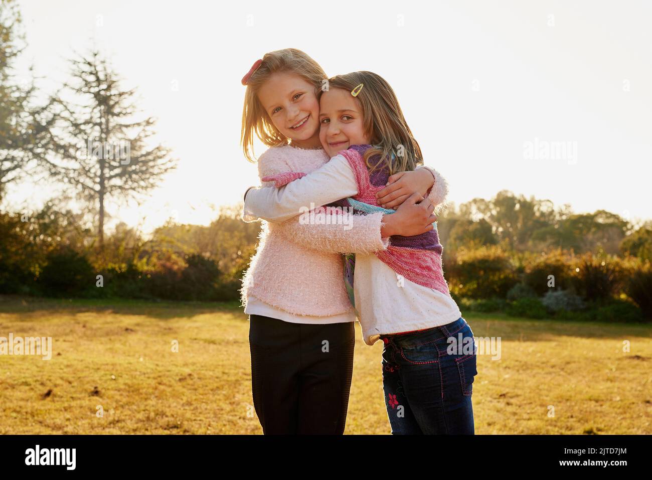 Niñas pequeñas mejores amigas pequeñas fotografías e imágenes de alta  resolución - Alamy