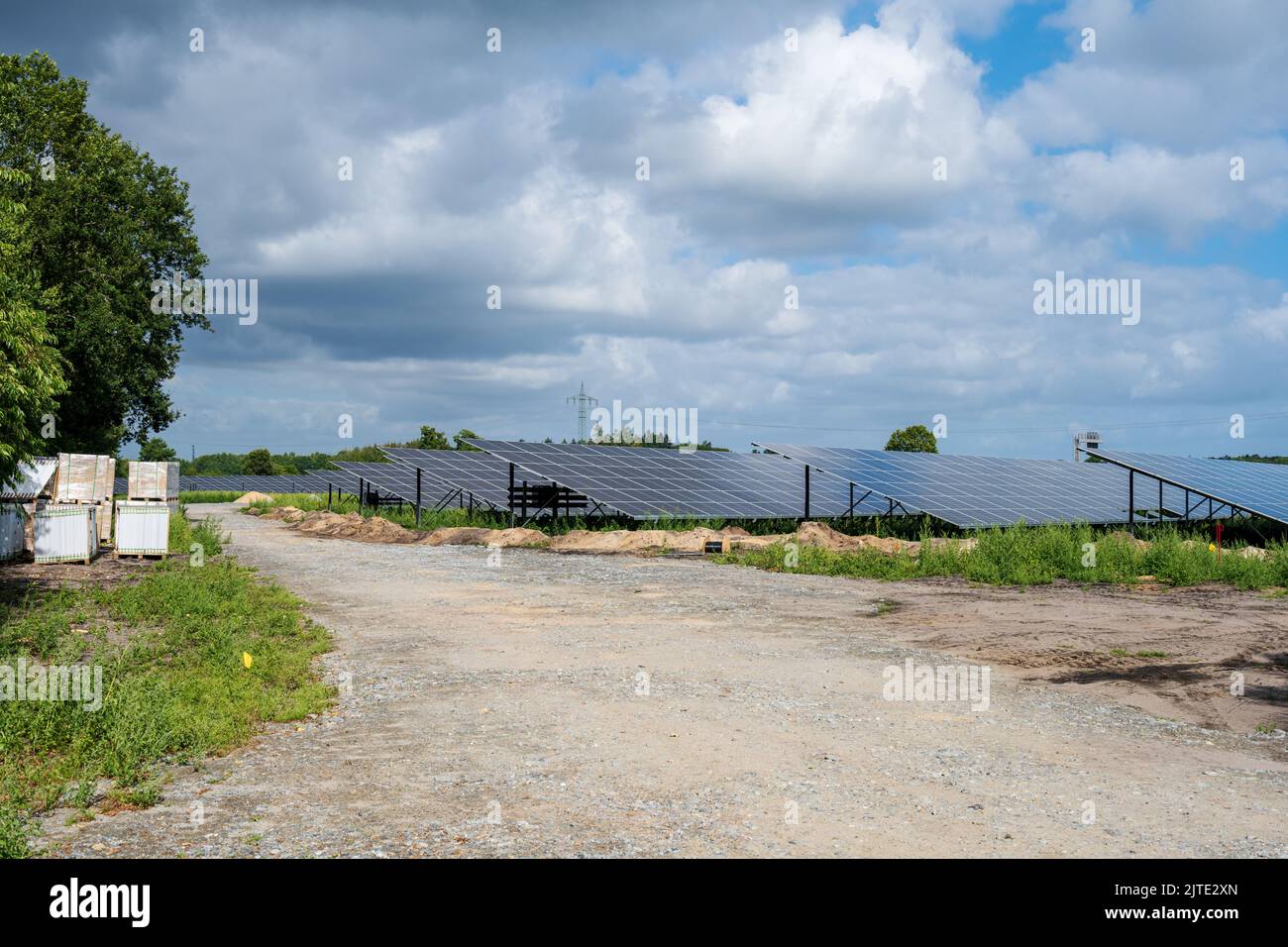 Großbaustelle einer neuen Votovoltaikanlage auf einem Acker en Schleswig-Holstein Foto de stock
