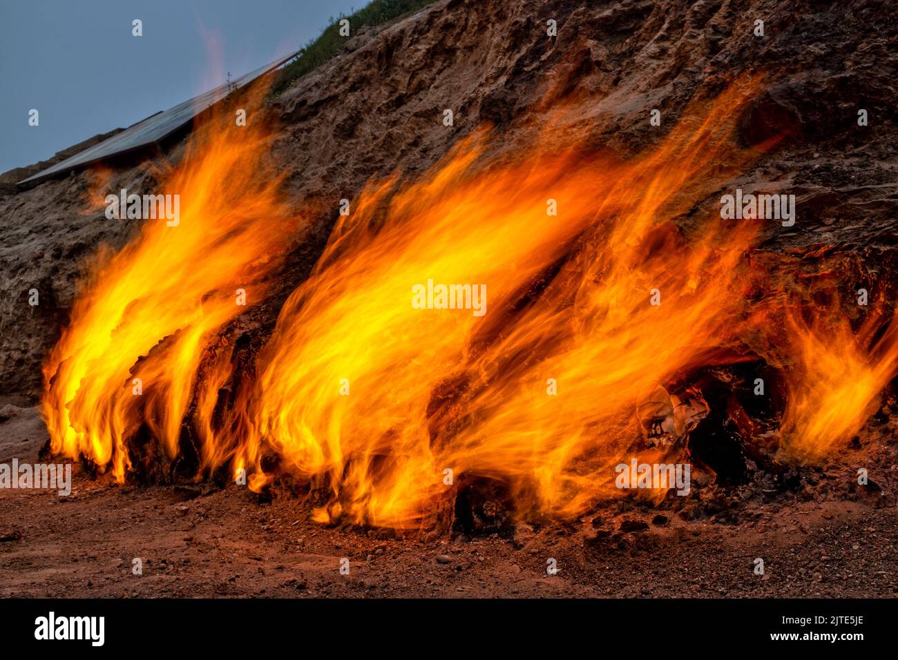 Los incendios de Yanar Dag, Baku, Azerbaiyán. Foto de stock
