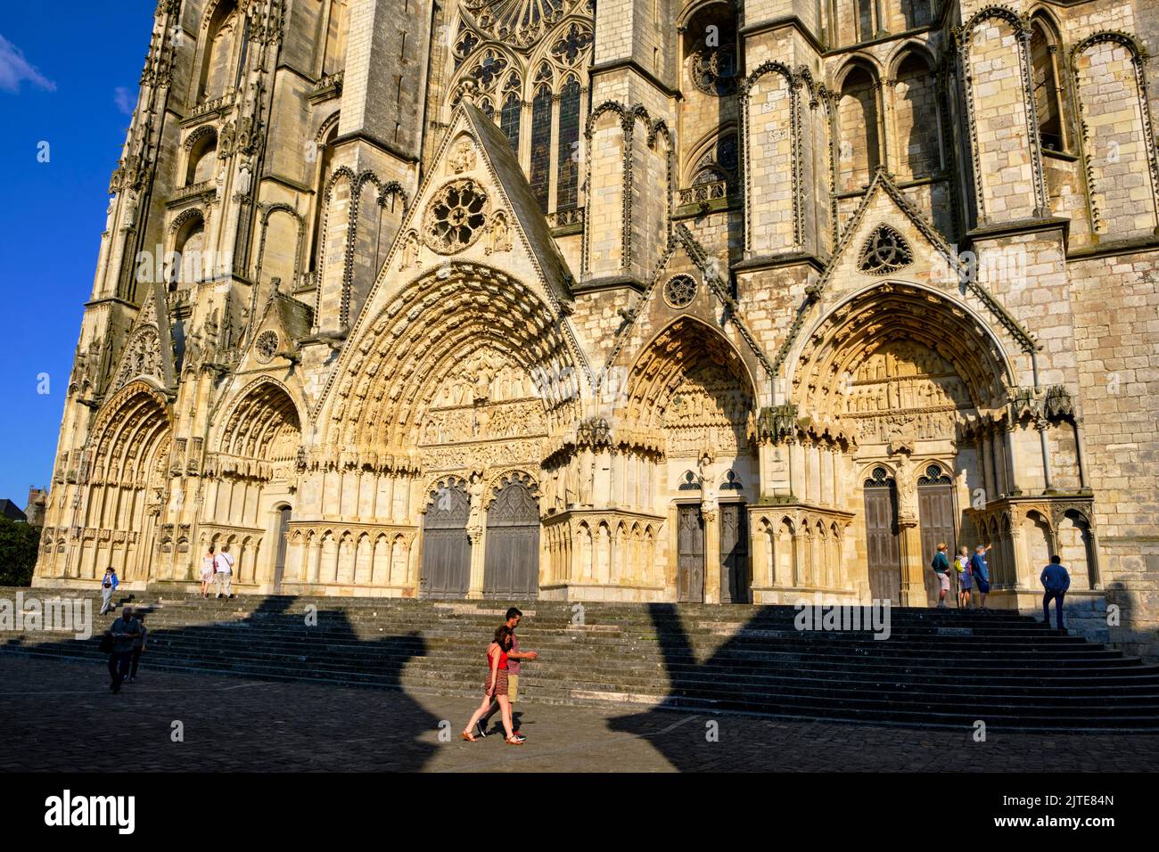 Francia, Cher (18), Burgos, la catedral de St Etienne, patrimonio mundial de la UNESCO, la última sentencia, Western portal Foto de stock