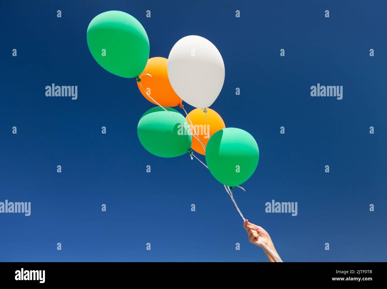 Globo de helio inflado fotografías e imágenes de alta resolución - Página 3  - Alamy