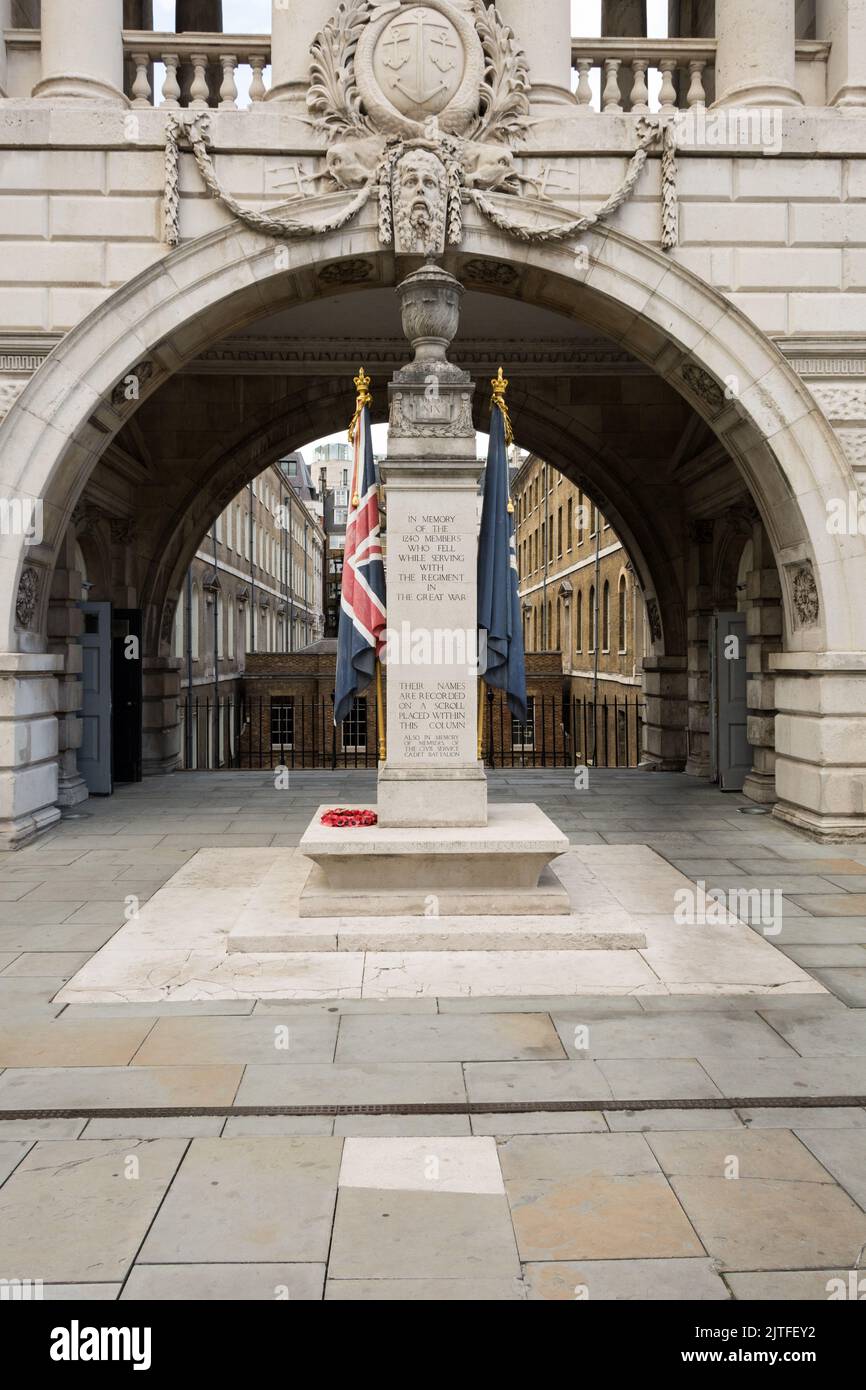 En memoria de los 1240 miembros que cayeron mientras servían en el regimiento durante la Gran Guerra, Somerset House, Londres, Inglaterra, Reino Unido Foto de stock