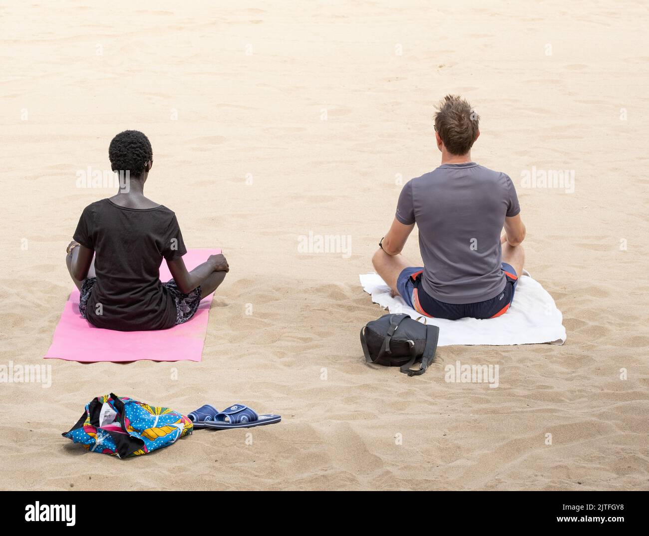 Meditacion yoga fotografías e imágenes de alta resolución - Alamy