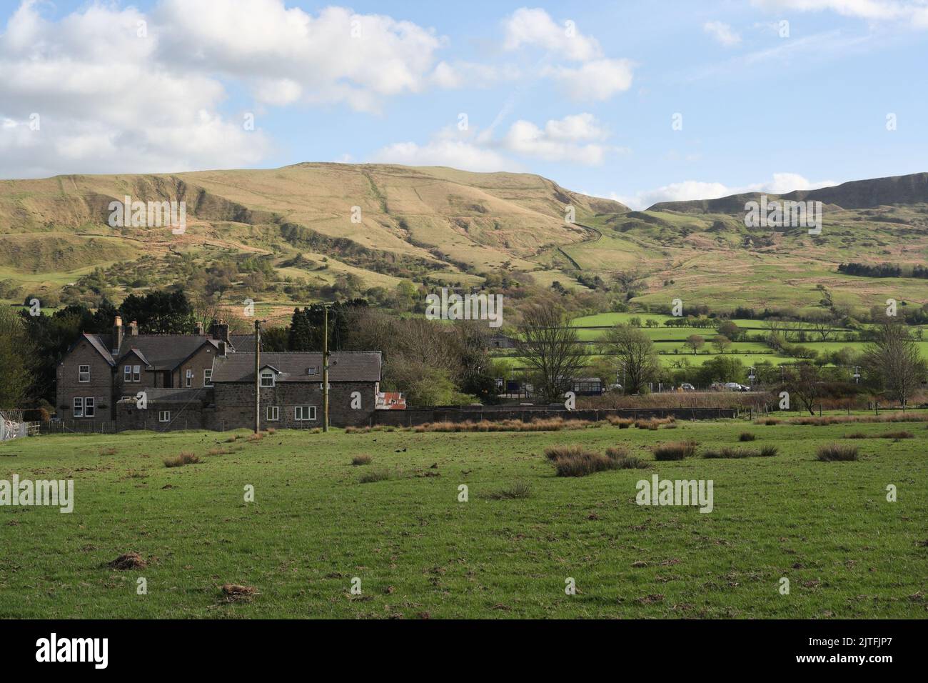 Vista del paisaje de Mam Tor desde Edale en Peak District, Derbyshire, Inglaterra, paisaje rural inglés Foto de stock