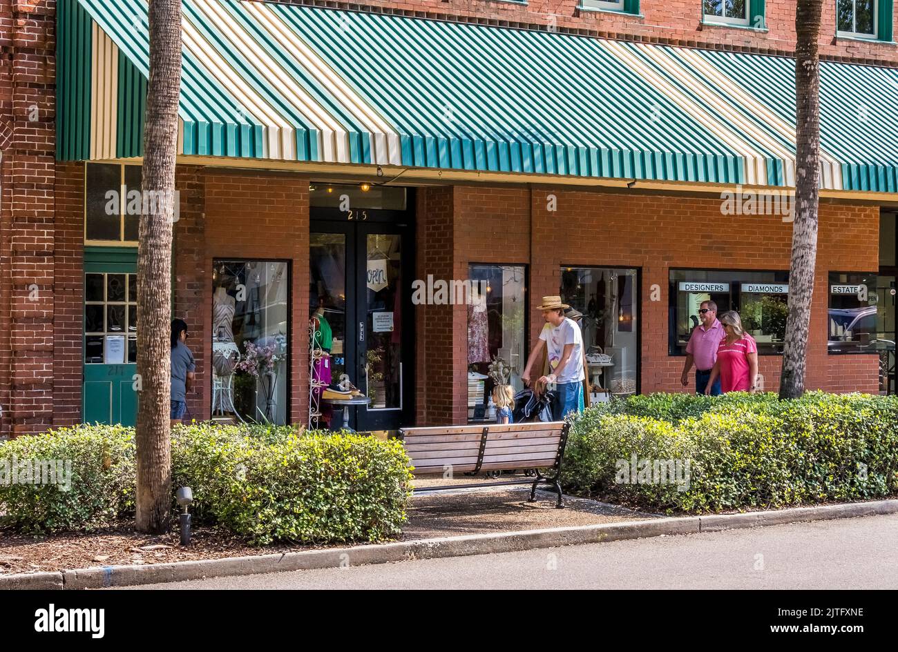 Centro de la calle en el pueblo de Fernandina Beach en Amelia Island Florida EE.UU. Foto de stock
