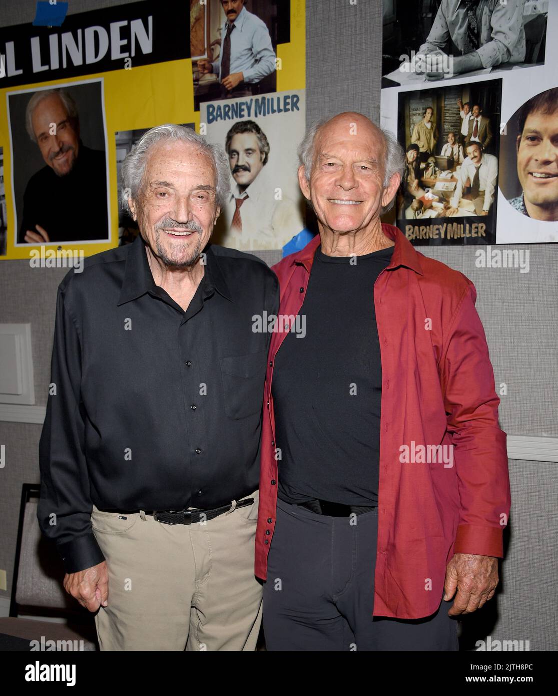 Hal Linden y Max Gail en el Show de Hollywood del verano de 2022, celebrado  en el Los Angeles Marriott Burbank Airport Hotel en Burbank, CA el 1 de  julio de 2022 ©