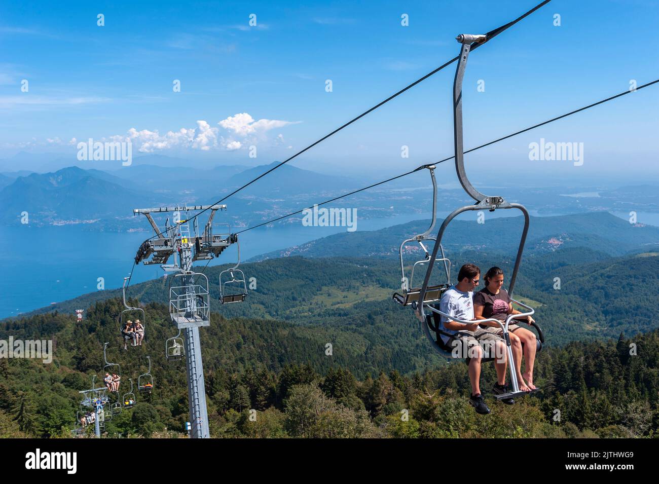 Piedmont monte mottarone cable car fotografías e imágenes de alta  resolución - Alamy