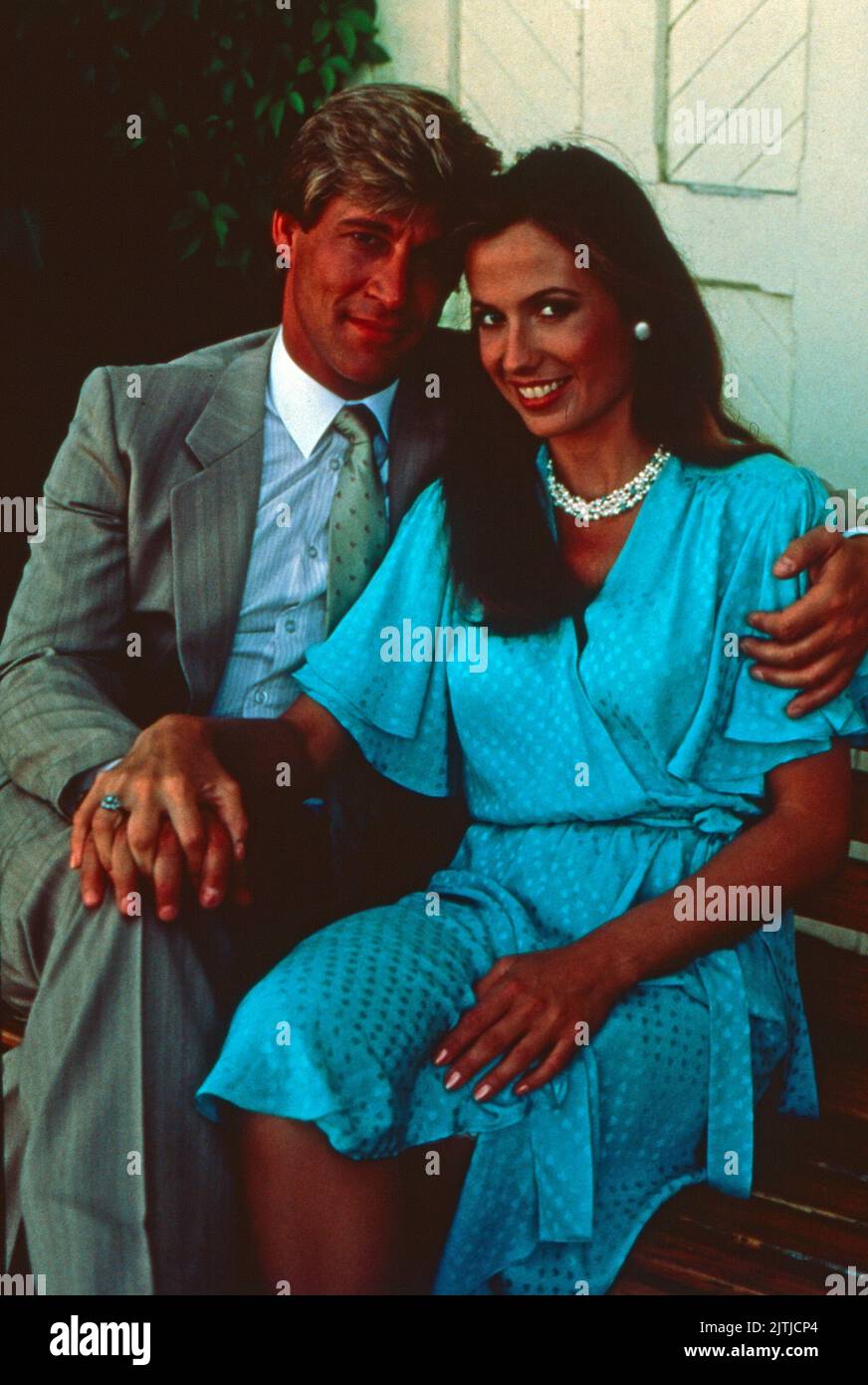 Falcon Crest, Fernsehserie, EE.UU. 1981 - 1990: Simon MacCorkindale Darsteller, Ana Alicia Foto de stock