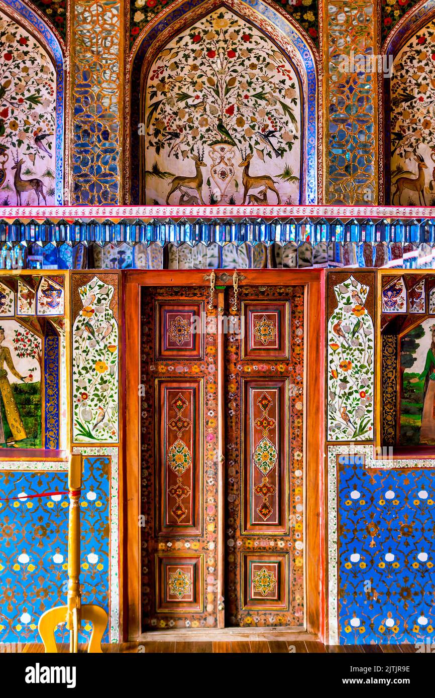 Puerta en el palacio de verano de Shaki Khans, Sheki, Azerbaiyán Foto de stock