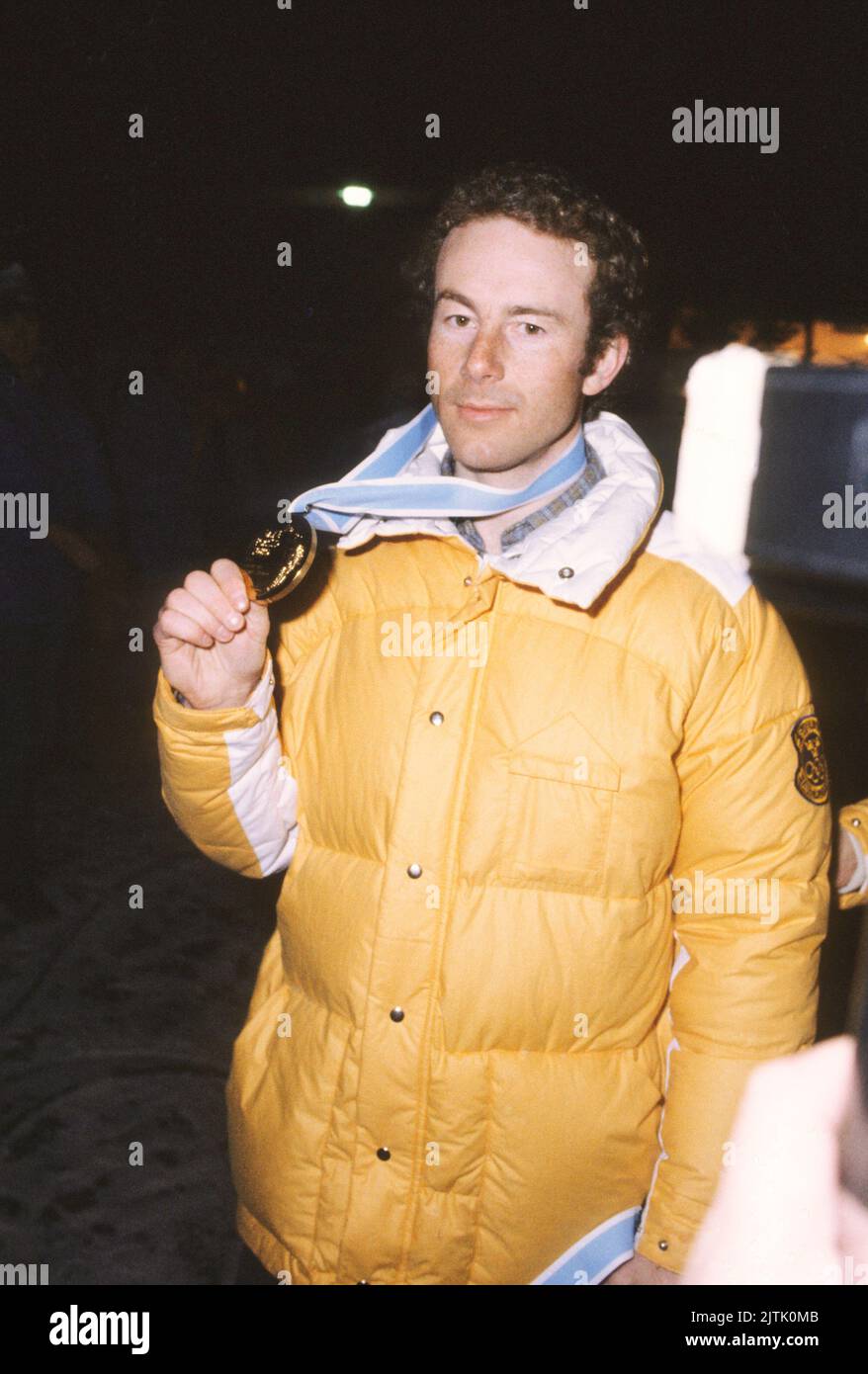 INGEMAR STENMARK esquiador alpino sueco con uno de sus medallas de oro en los juegos olímpicos de invierno en Lake Placid Foto de stock