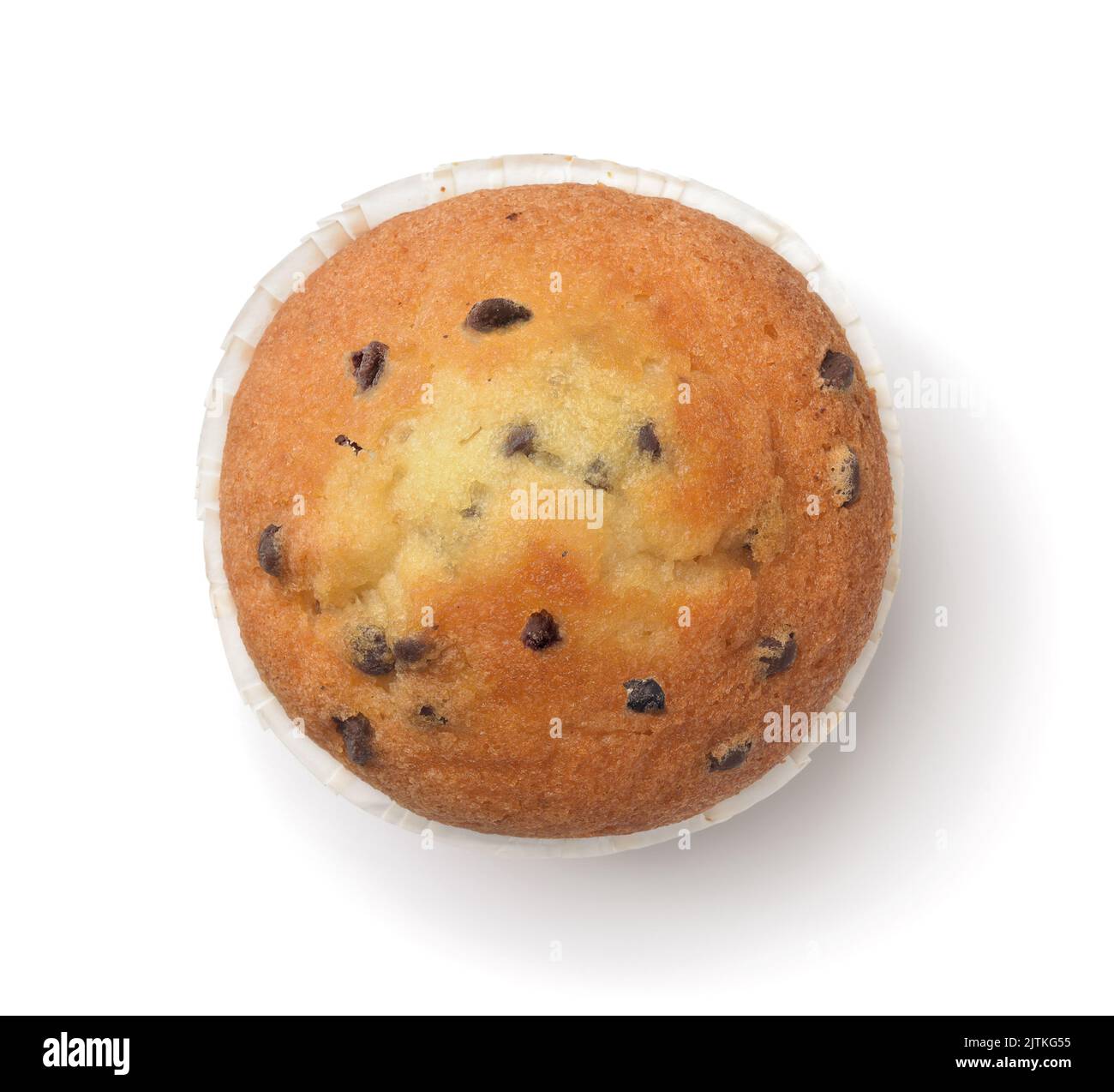 Vista superior del muffin de trocitos de chocolate aislado sobre blanco Foto de stock