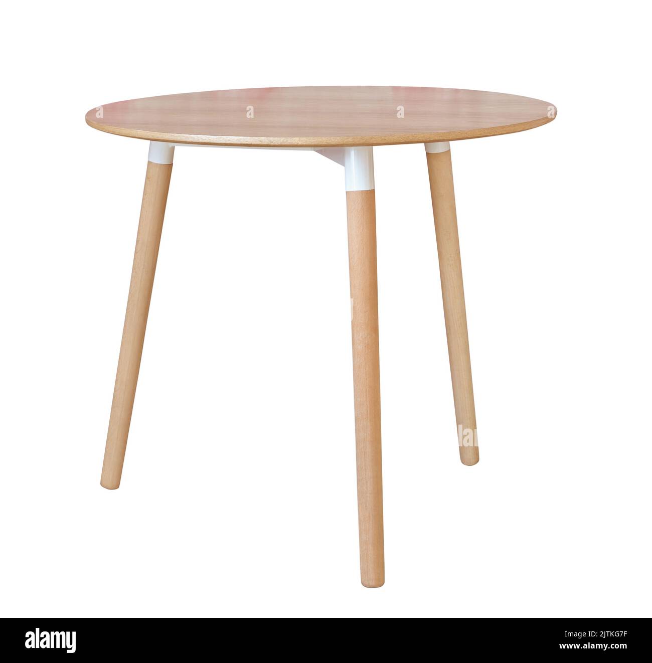 Mesa de café redonda de madera aislada sobre blanco Foto de stock