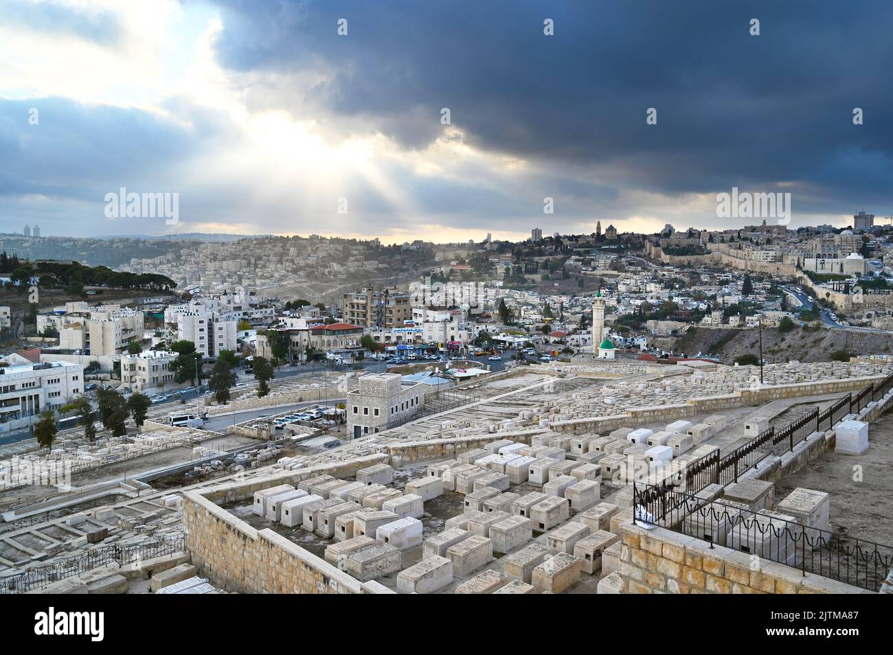 Nubes oscuras sobre Jerusalén Foto de stock