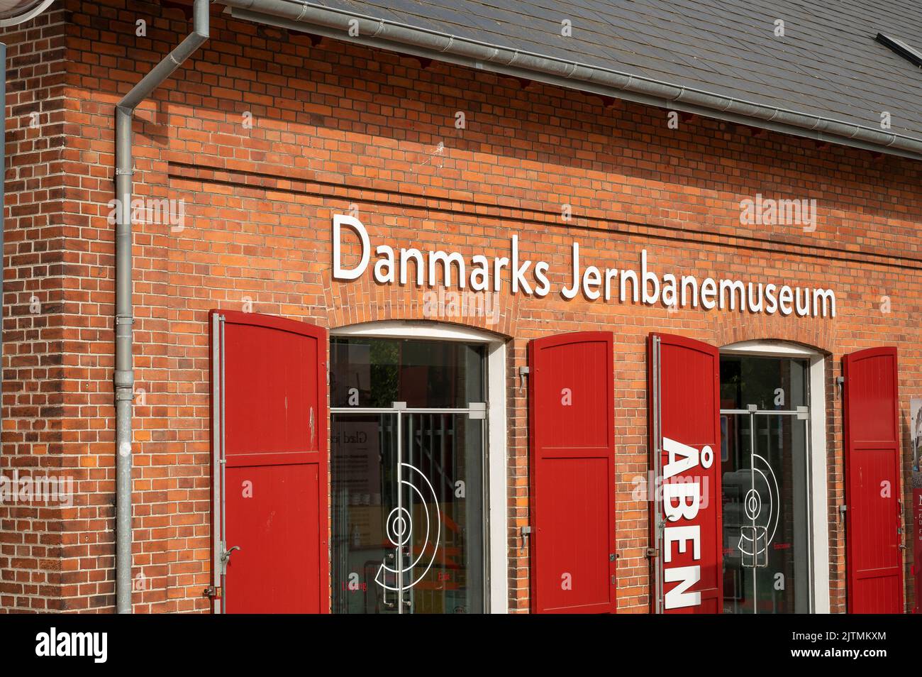 El Museo danés del Ferrocarril es un edificio de ladrillo rojo en Odense, Dinamarca, el 28 de agosto de 2022 Foto de stock