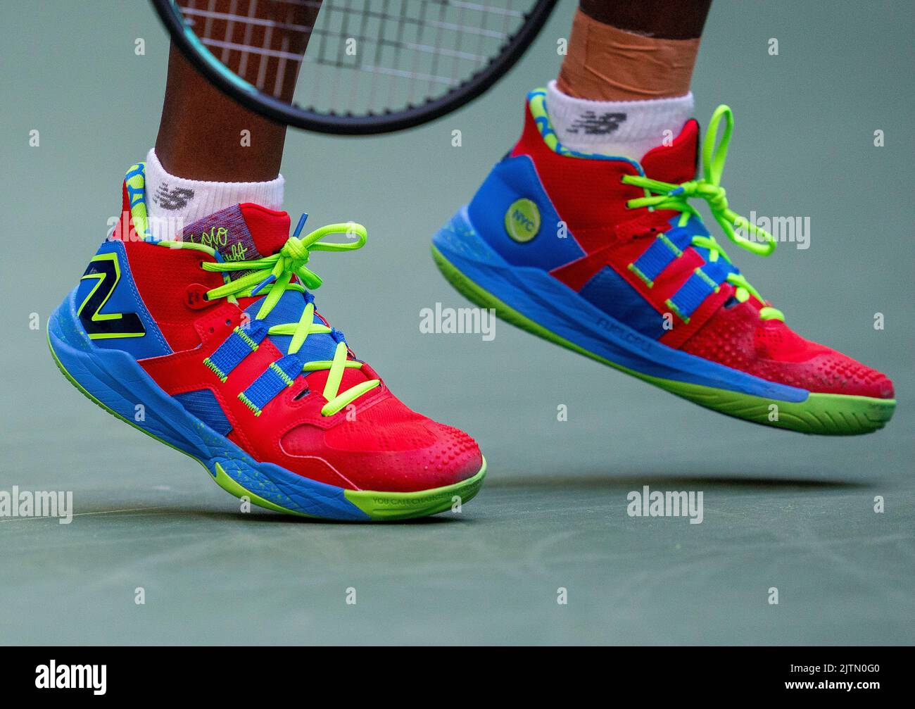 Zapatos de coco fotografías e imágenes de alta resolución Alamy