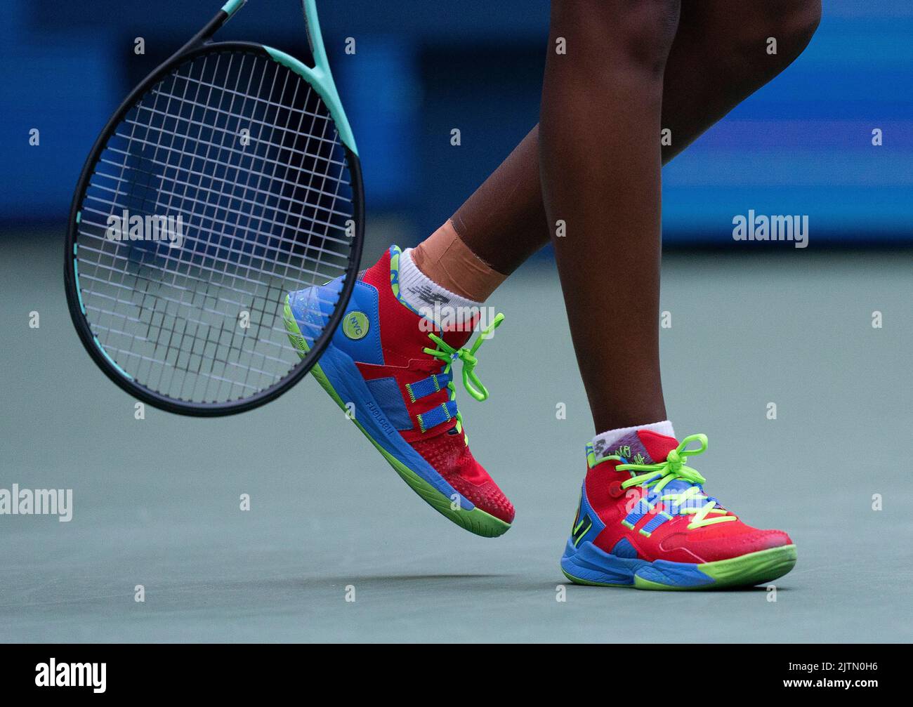 Zapatos de coco fotografías e imágenes de alta resolución Alamy