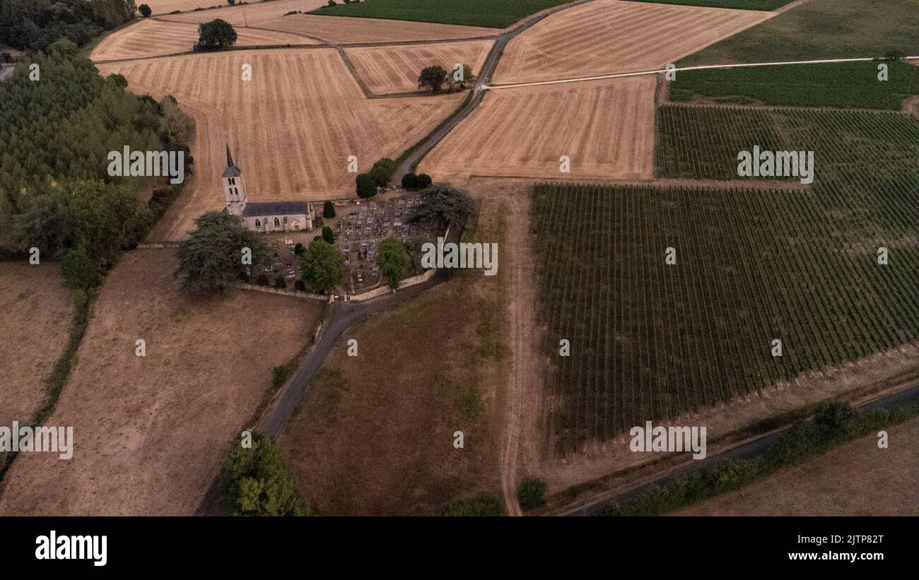 Francia, Maine y Loira, verano de 2022. Vista aérea de la sequía y la