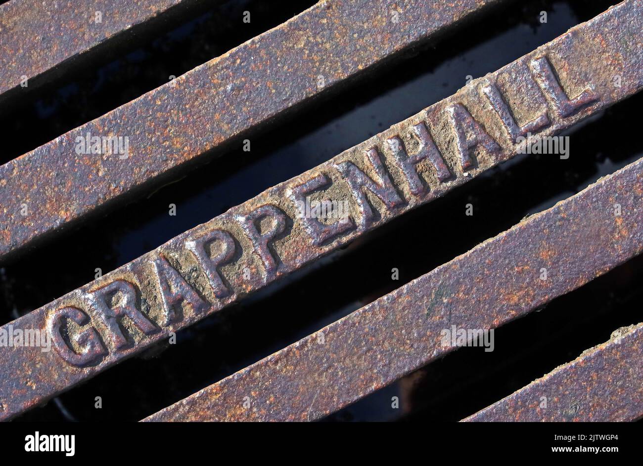 Cuadrícula con Grappenhall grabado en hierro fundido, Warrington, Cheshire, Inglaterra, Reino Unido, WA4 2PL Foto de stock