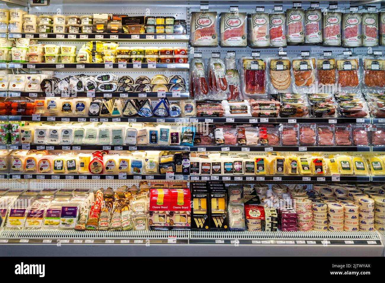 Exposición del supermercado de queso y carne fría. Foto: David Rowland / One-Image.com Foto de stock