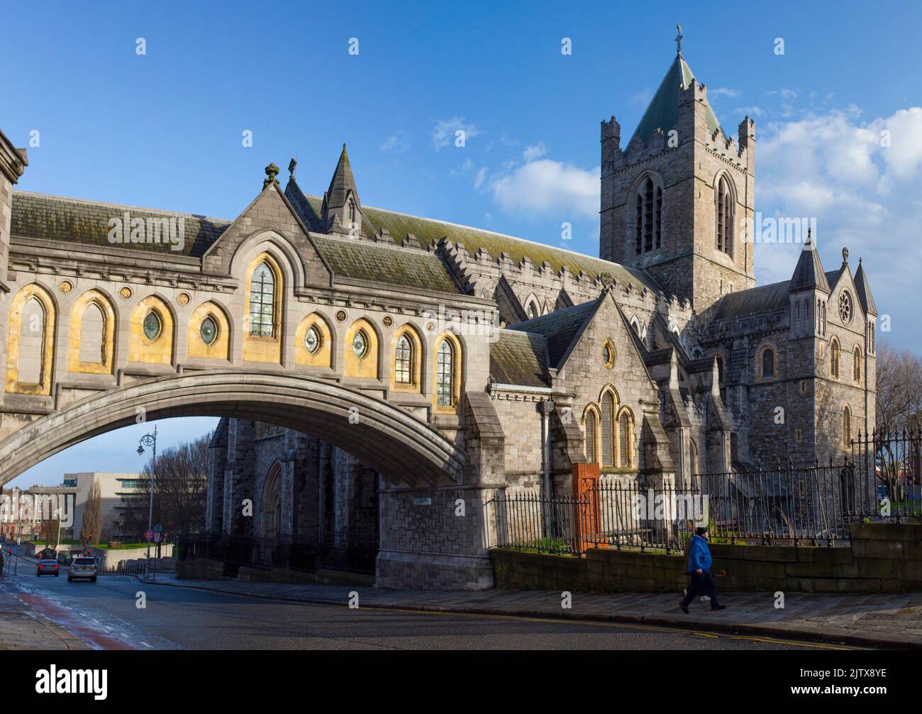 Catedral de Christ Church, puente peatonal cubierto distintivo, Dublín, República de Irlanda. Foto de stock