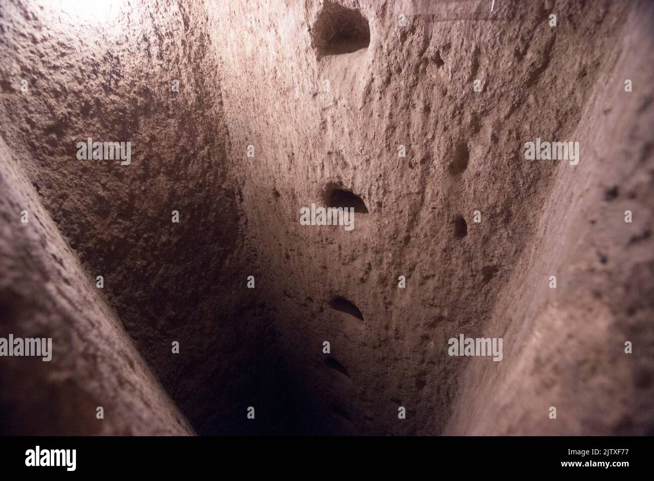 Ciudad Subterránea de Özkonak (Ozkonak), Capadocia, Región de Anatolia