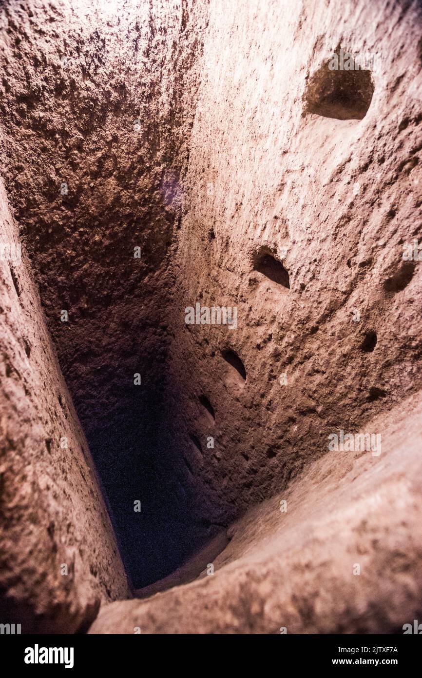 Ciudad Subterránea de Özkonak (Ozkonak), Capadocia, Región de Anatolia