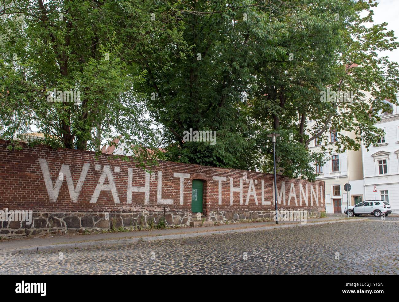 Wählt Thälmann Kulisse también conocido como la pared de ladrillo del antiguo cementerio de Lutz, Görlitz (Goerlitz), Alemania Foto de stock