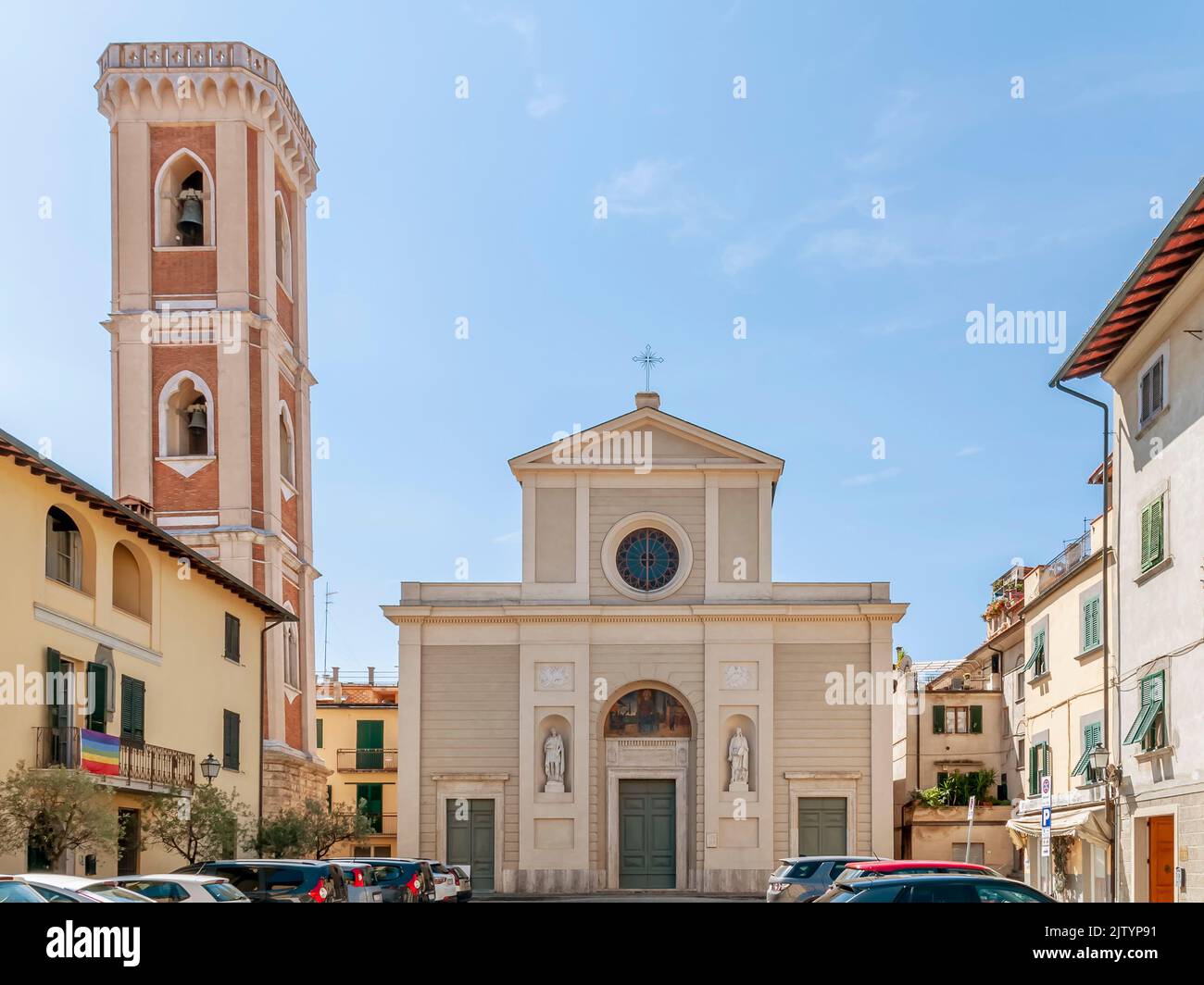 La iglesia de San Giovanni Evangelista en el centro histórico de Ponsacco, Pisa, Italia Foto de stock