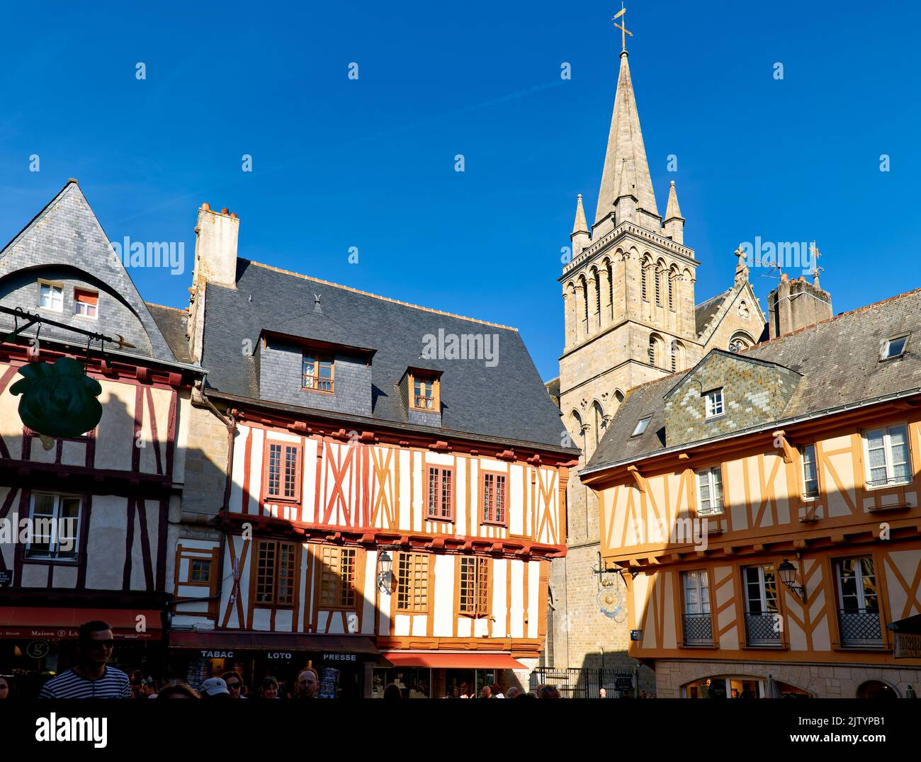 Vannes Bretaña Francia. Catedral de San Pedro en la plaza de Enrique IV