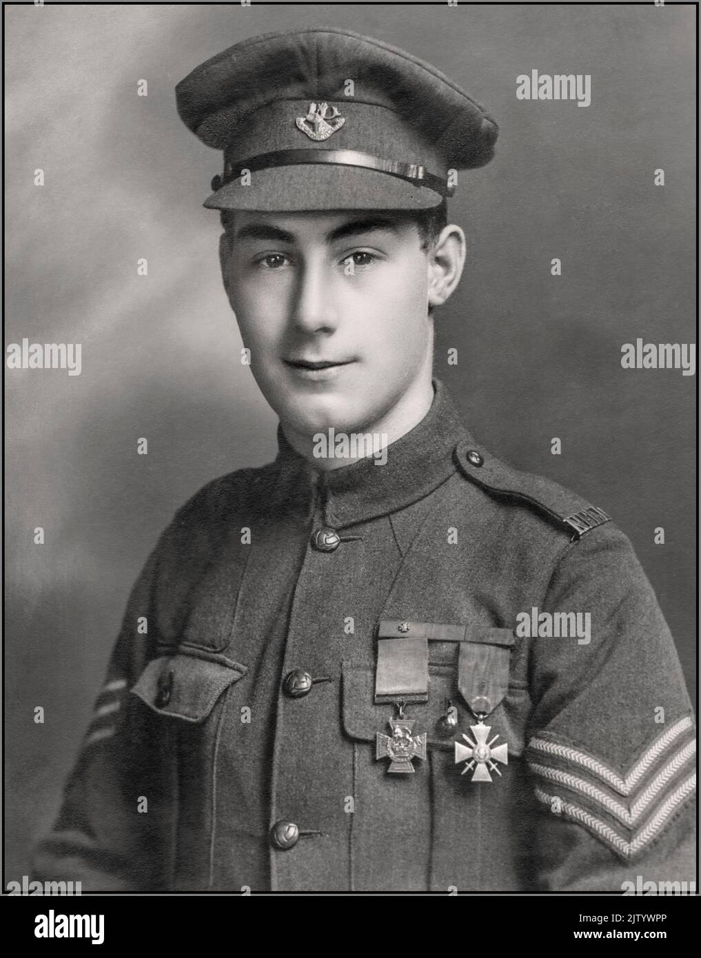 VICTORIA CROSS Thomas Ricketts, VC En 1918, durante la Primera Guerra Mundial, el soldado de Terranova Tommy Ricketts, de 17 años de edad, se convirtió en el receptor más joven de la Victoria Cross. Ricketts, que tenía 17 años y era un privado en el Batallón 1st, Regimiento Real de Newfoundland durante la Primera Guerra Mundial, fue citado en el London Gazette por sus acciones el 14 de octubre de 1918. 'Durante el avance de Ledeghem (Bélgica) el ataque fue temporalmente retenido por fuego hostil pesado, y el pelotón al que pertenecía sufrió graves bajas por el fuego de una batería en el punto blanco rango WW1 Foto de stock