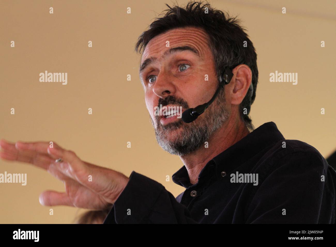 Azafrán Walden, Reino Unido. 02nd Sep 2022. La primera feria mundial de otoño de la BBC Gardeners se celebra en Audley End House en Essex. Adam Frost, uno de los presentadores del programa The Gardeners' World de la BBC, en el escenario. Crédito: Eastern Views/Alamy Live News Foto de stock