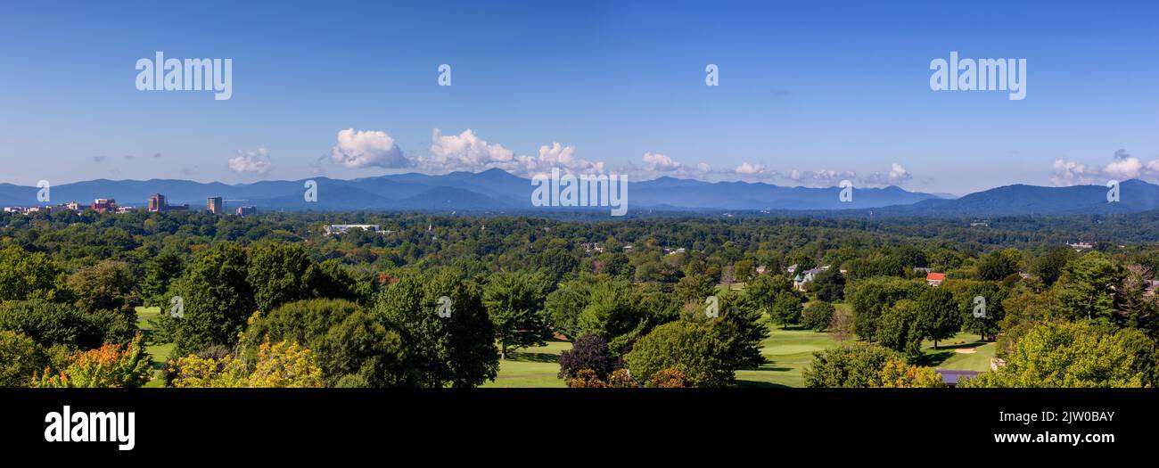 Vista panorámica desde la terraza trasera del Omni Grove Park Inn en Ashville, Carolina del Norte. Foto de stock
