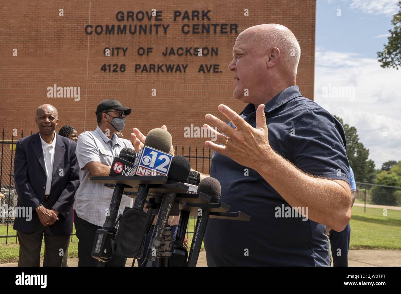 Jackson, Estados Unidos. 02nd de Sep de 2022. Mitch Landrieu, Asesor Principal del Presidente Biden, habla sobre la actual crisis del agua en Jackson, Mississippi, el viernes 2 de septiembre de 2022. Jackson ha pasado días sin un servicio de agua confiable cuando las inundaciones del río causaron el fracaso de la planta principal de tratamiento. Foto de Ken Cedeno/UPI Crédito: UPI/Alamy Live News Foto de stock