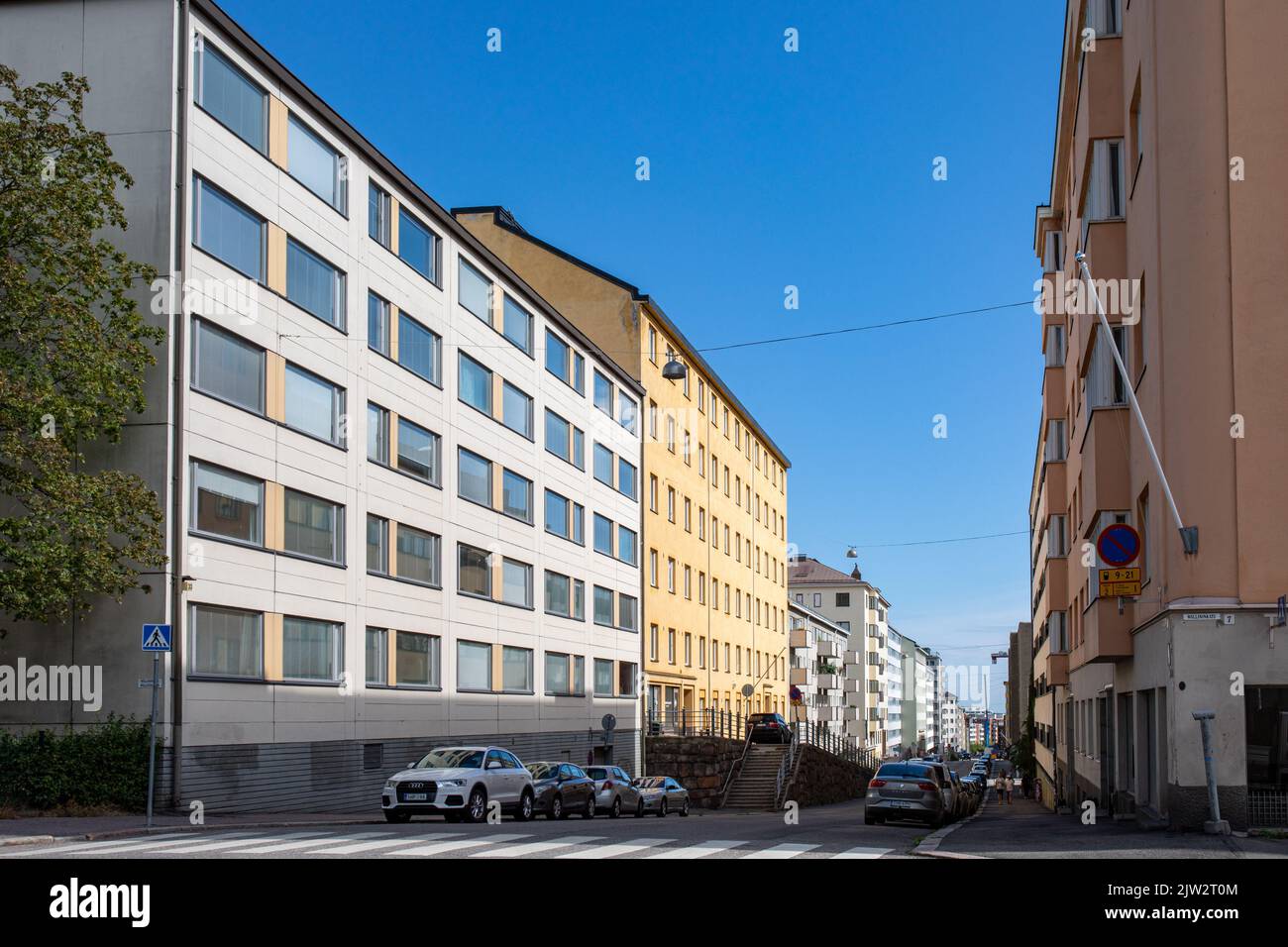 Kolmas linja Street view in Kallio district of Helsinki, Finlandia Foto de stock