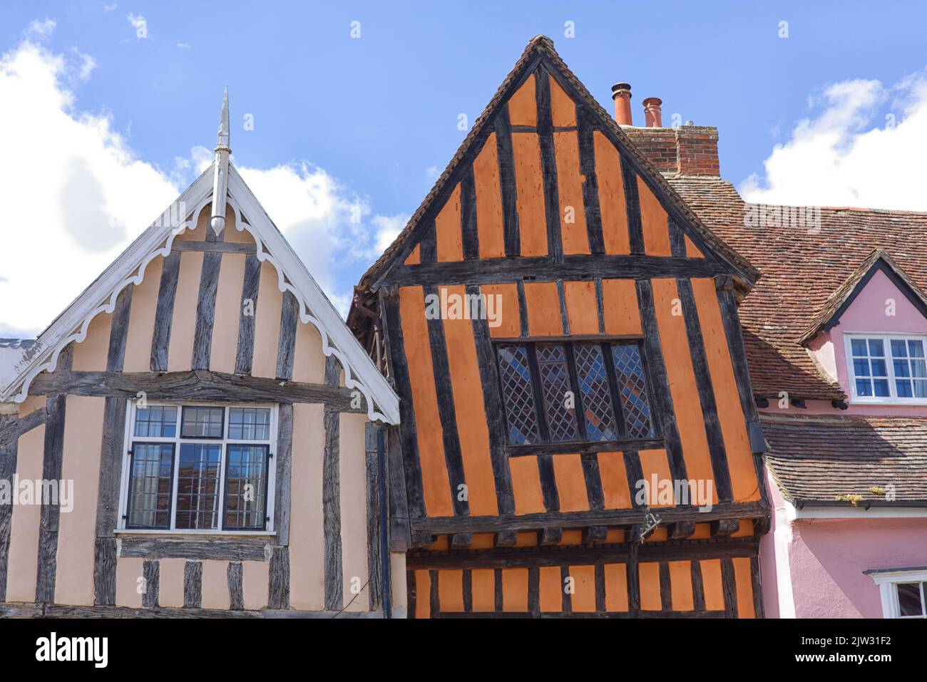 El Crooked House, data de 1395 y el reinado del rey Richard el segundo, Lavenham Suffolk Foto de stock