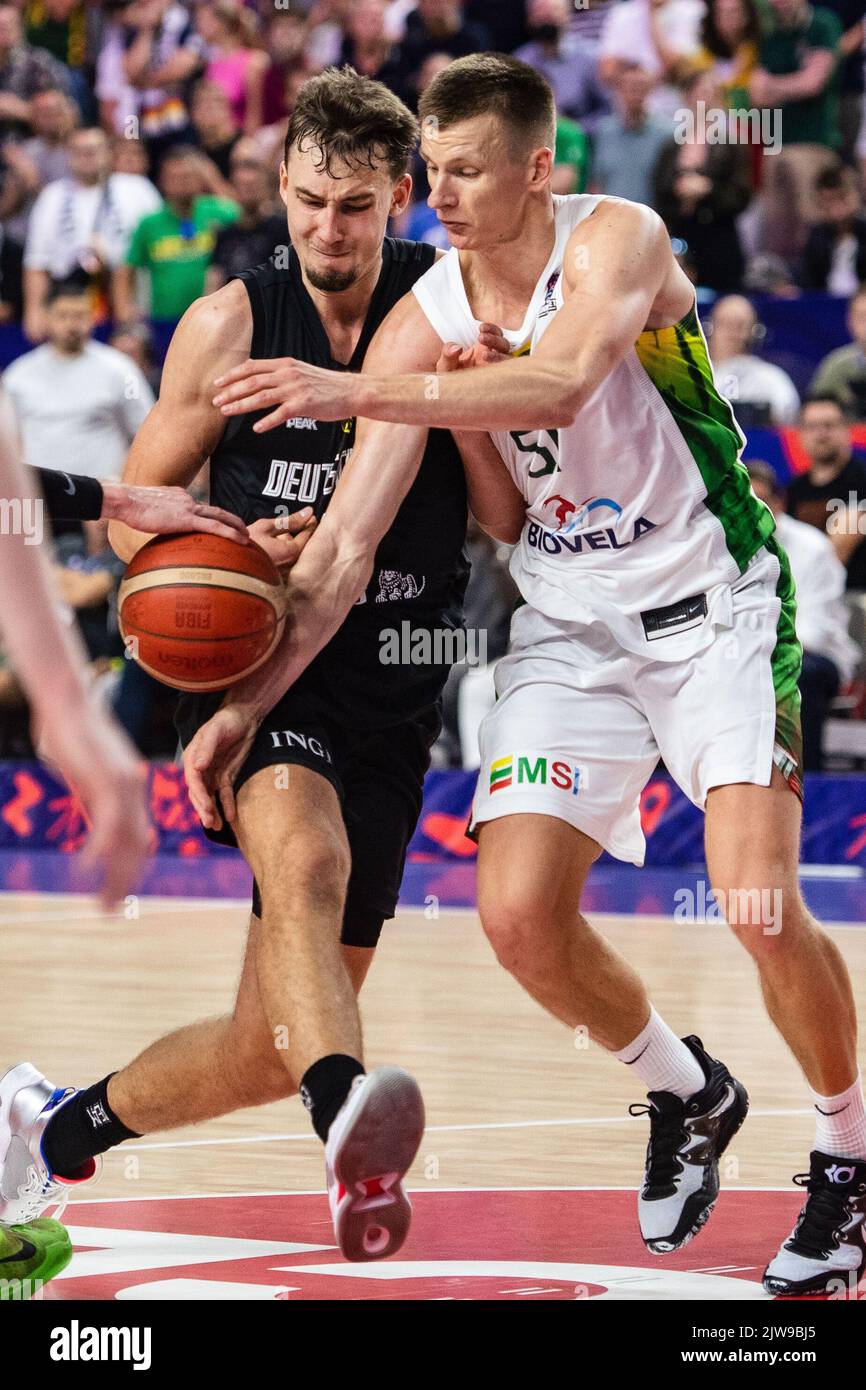 Colonia, Alemania. 04th de Sep de 2022. Baloncesto, Campeonato de Europa,  Lituania - Alemania, ronda preliminar, Grupo B, Jornada 3, Lanxess Arena.  El alemán Franz Wagner (l) y el lituano Arnas Butkevicius