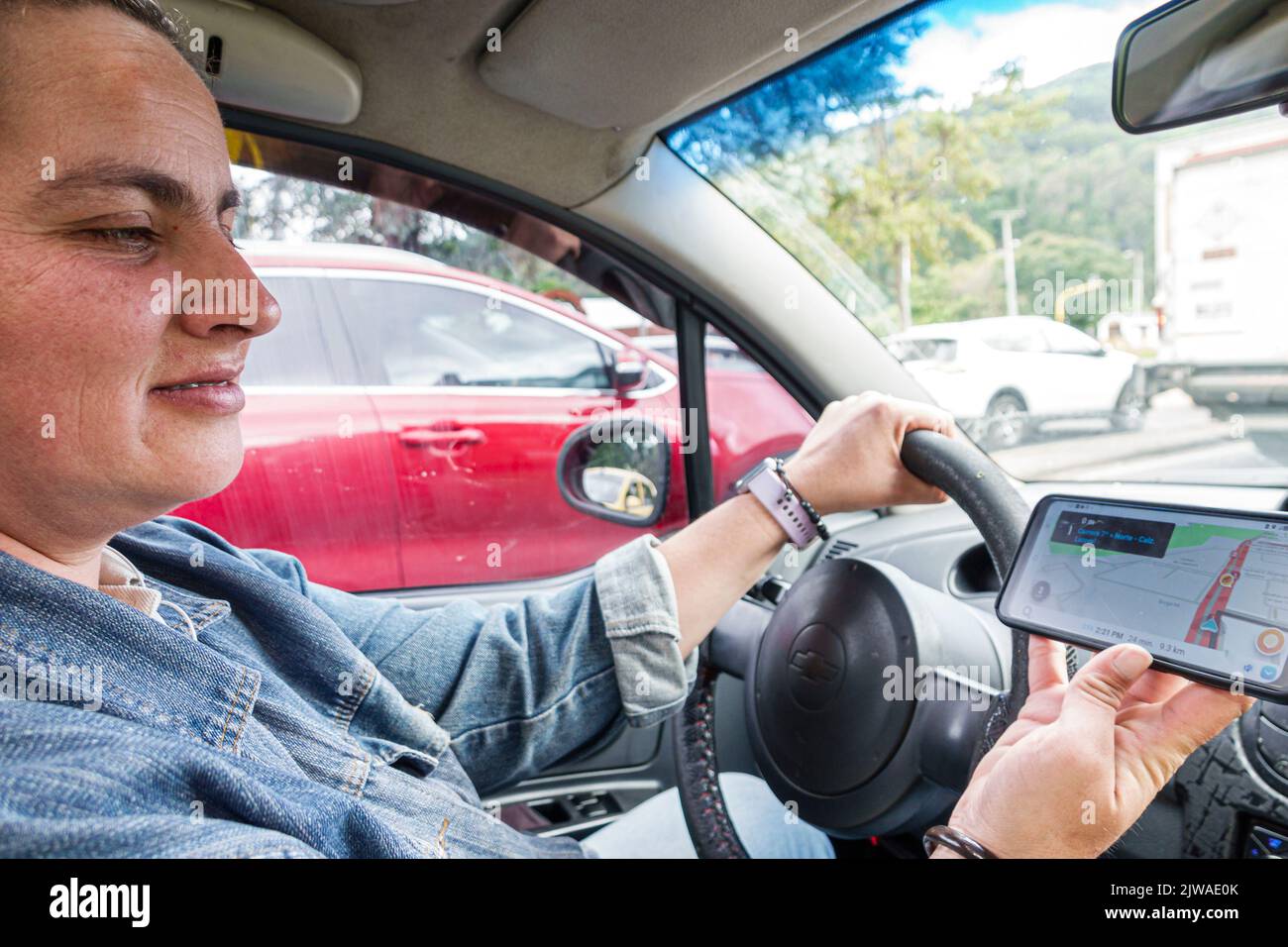 Bogota Colombia,Chapinero Uber conductor,Colombianos Hispanos Hispanos América del Sur Latinoamericanos Foto de stock