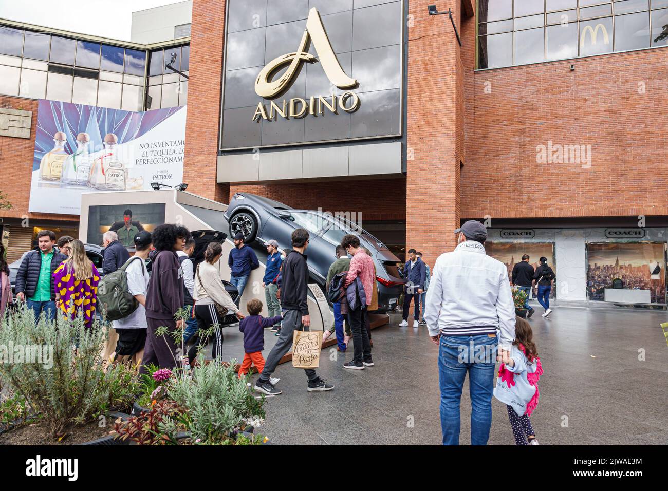 Bogota Colombia, Chapinero Centro comercial Andino Shopping Mall, tienda tiendas negocios tienda tiendas mercado mercados venta compra Foto de stock