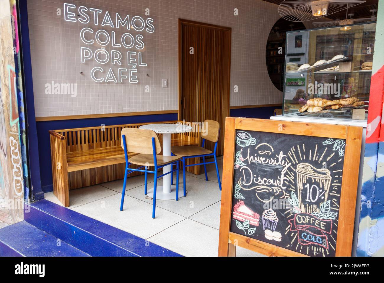 Bogotá Colombia, La Candelaria Centro Histórico centro histórico centro de la ciudad vieja centro Egipto, restaurantes cenar comer fuera café informal Foto de stock