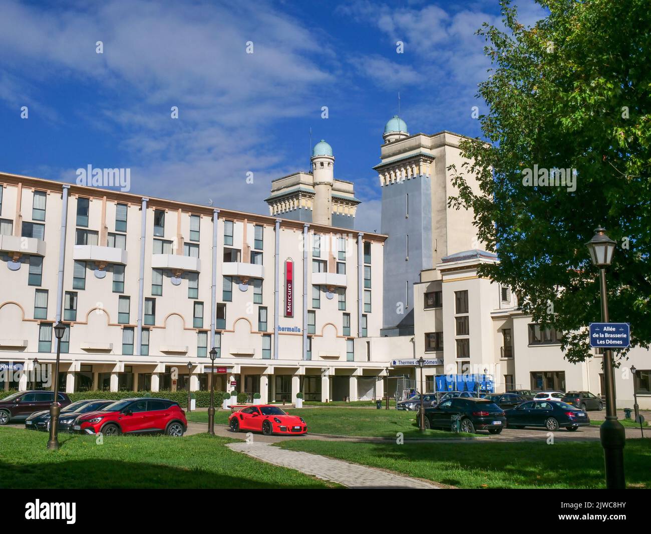 Hotel Mercure y las nuevas Termas de Vichy, Allier, AURA Region, Francia  Central Fotografía de stock - Alamy