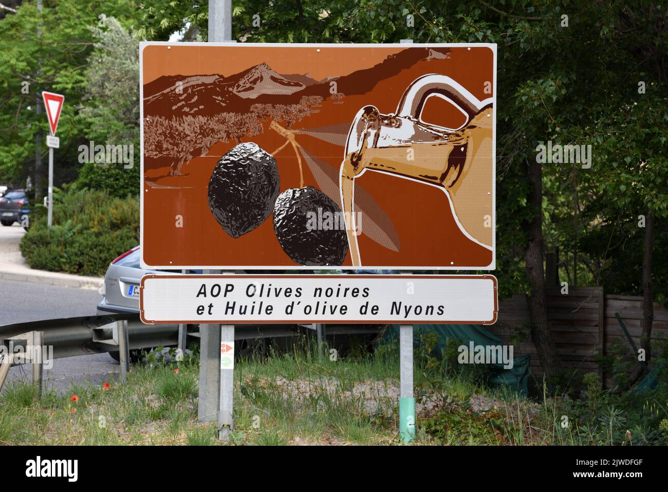 Anuncio o acumulación de publicidad Nyons Olivos negros y aceite de oliva Nyons Drôme Provence Francia Foto de stock