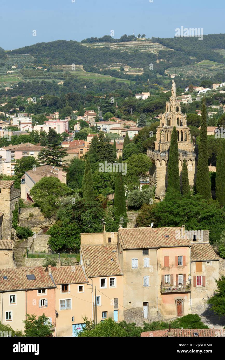 Vista sobre el casco antiguo de Nyons con la Torre de Piedra Medieval, Tour Randonne & Capilla Gótica de Notre-Dame-de-Bon-Secours Nyons Drôme Provence Francia Foto de stock