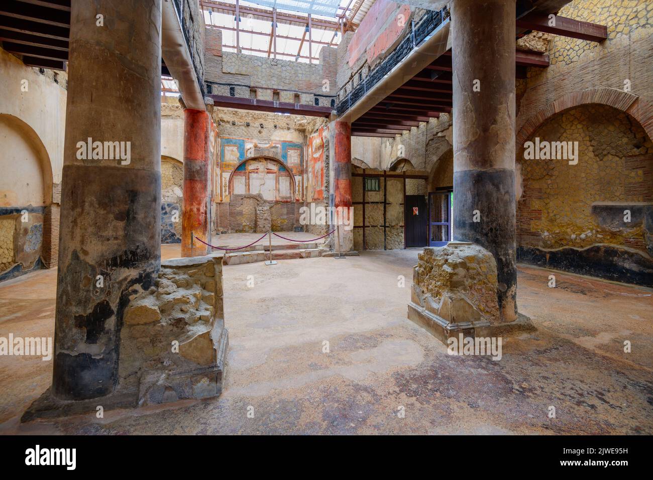 ERCOLANO, ITALIA - 22 DE FEBRERO de 2022: El Salón de los Agustinos en las ruinas de Herculano. Foto de stock