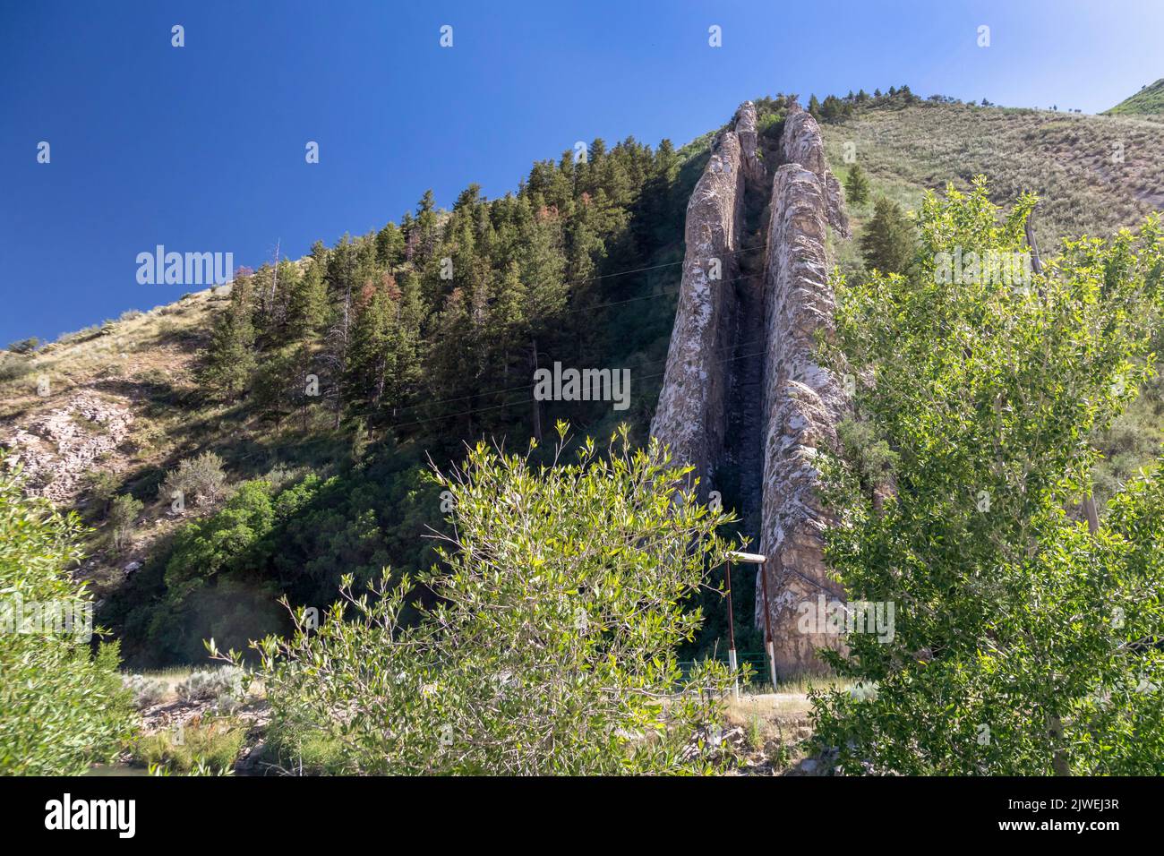 Croydon, Utah, el Deslizamiento del Diablo, una formación geológica que consiste en dos losas paralelas de piedra caliza que corren cientos de pies por el lado de una colina Foto de stock