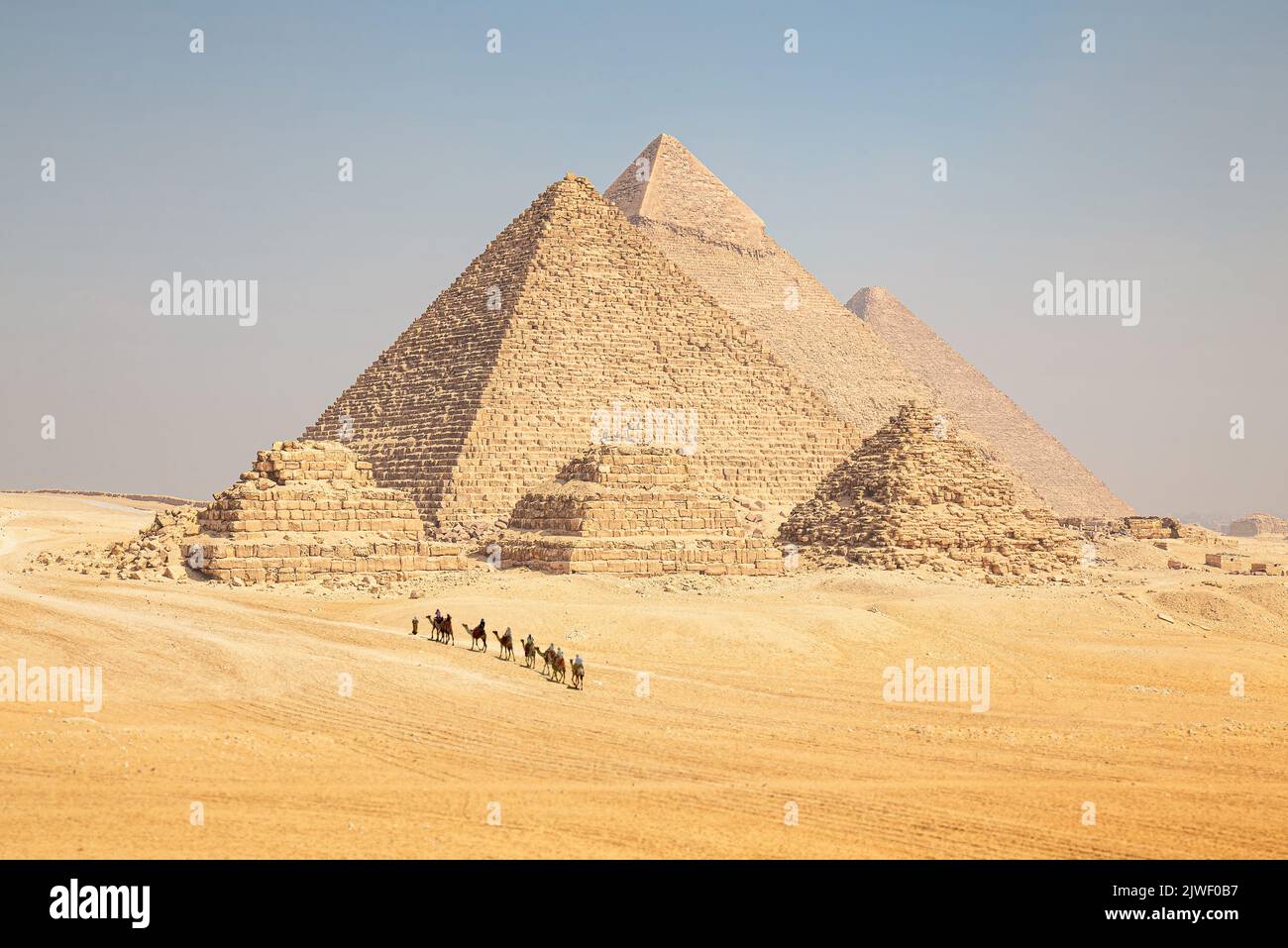 Una vista de las pirámides de Giza, Egipto Foto de stock