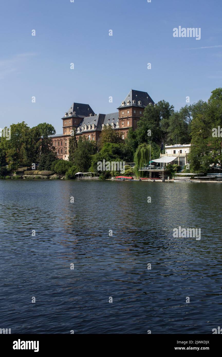 Río Po, en Turín, Italia Foto de stock