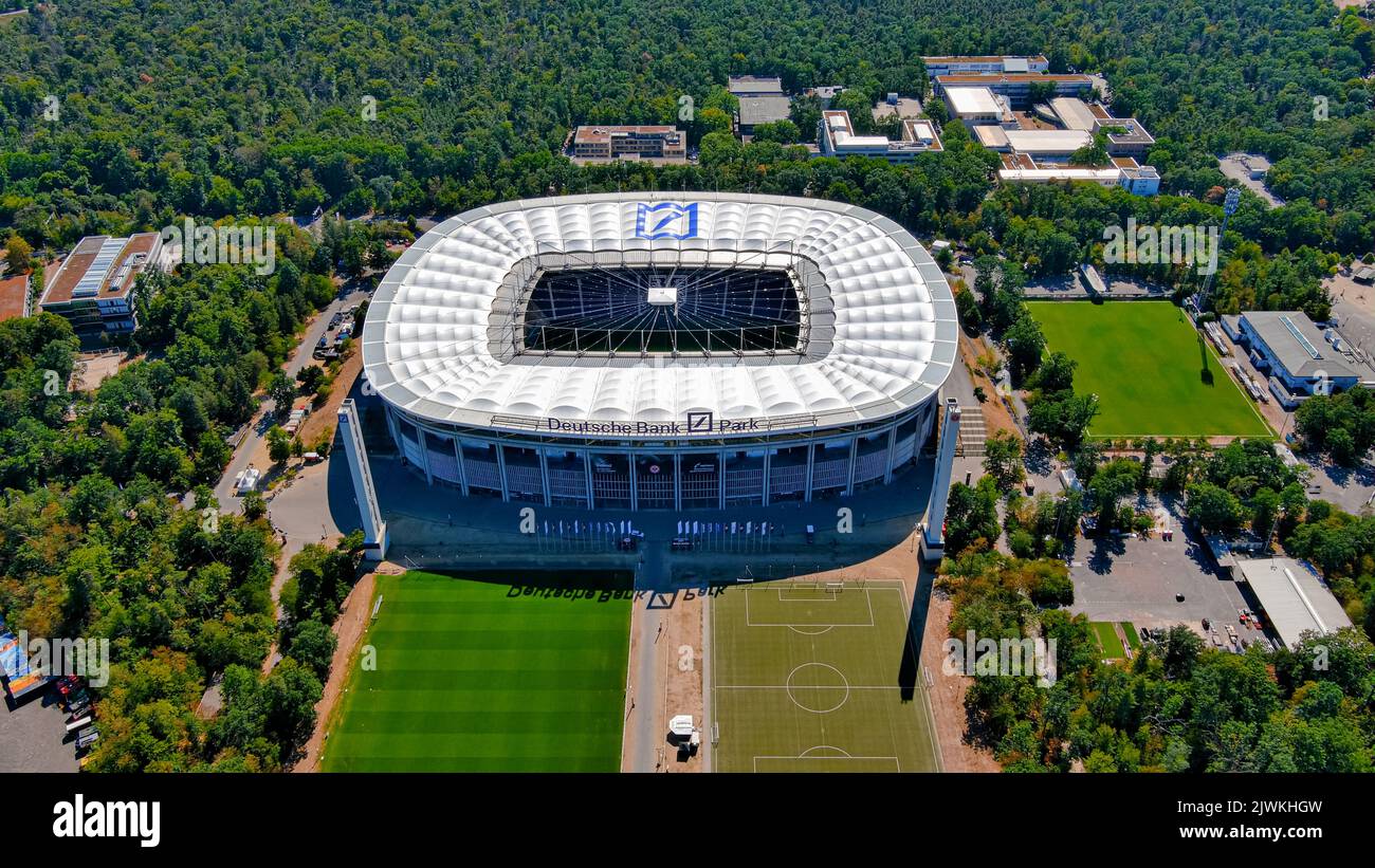 FRANKFURT, ALEMANIA - 11 de agosto de 2022: El Waldstadion, Deutsche Bank Park, estadio del club de fútbol Eintracht Frankfurt también conocido como Commerzbank Arena Foto de stock
